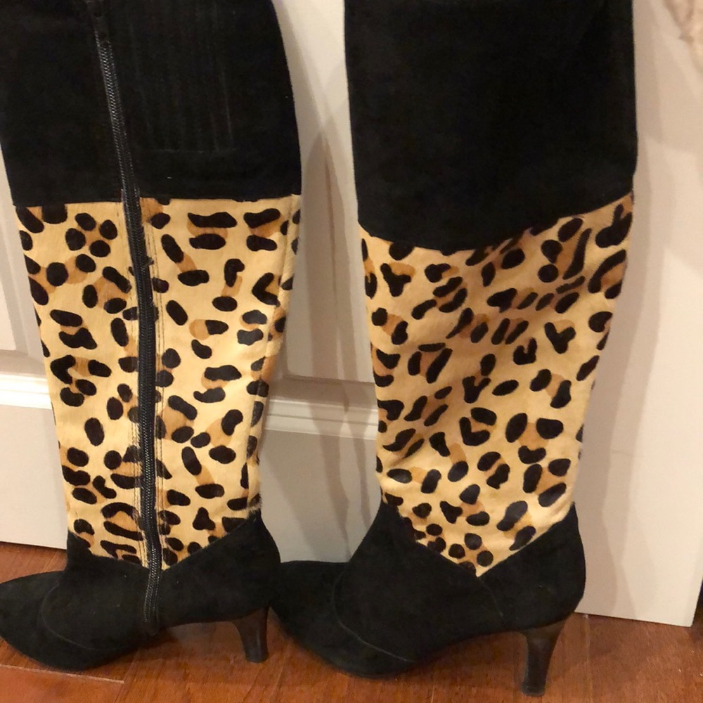 Vaneli cheetah print heeled boots size 6